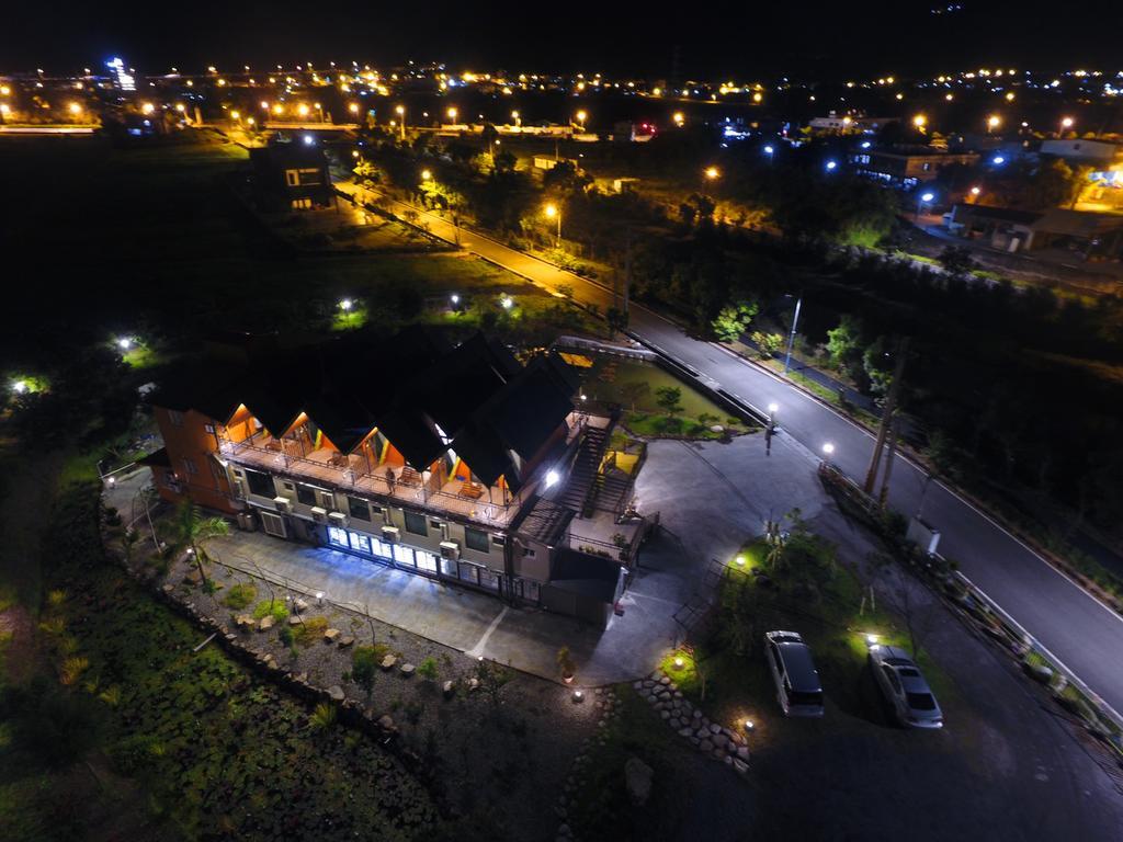 Artisan Hostel Тоученг Екстериор снимка